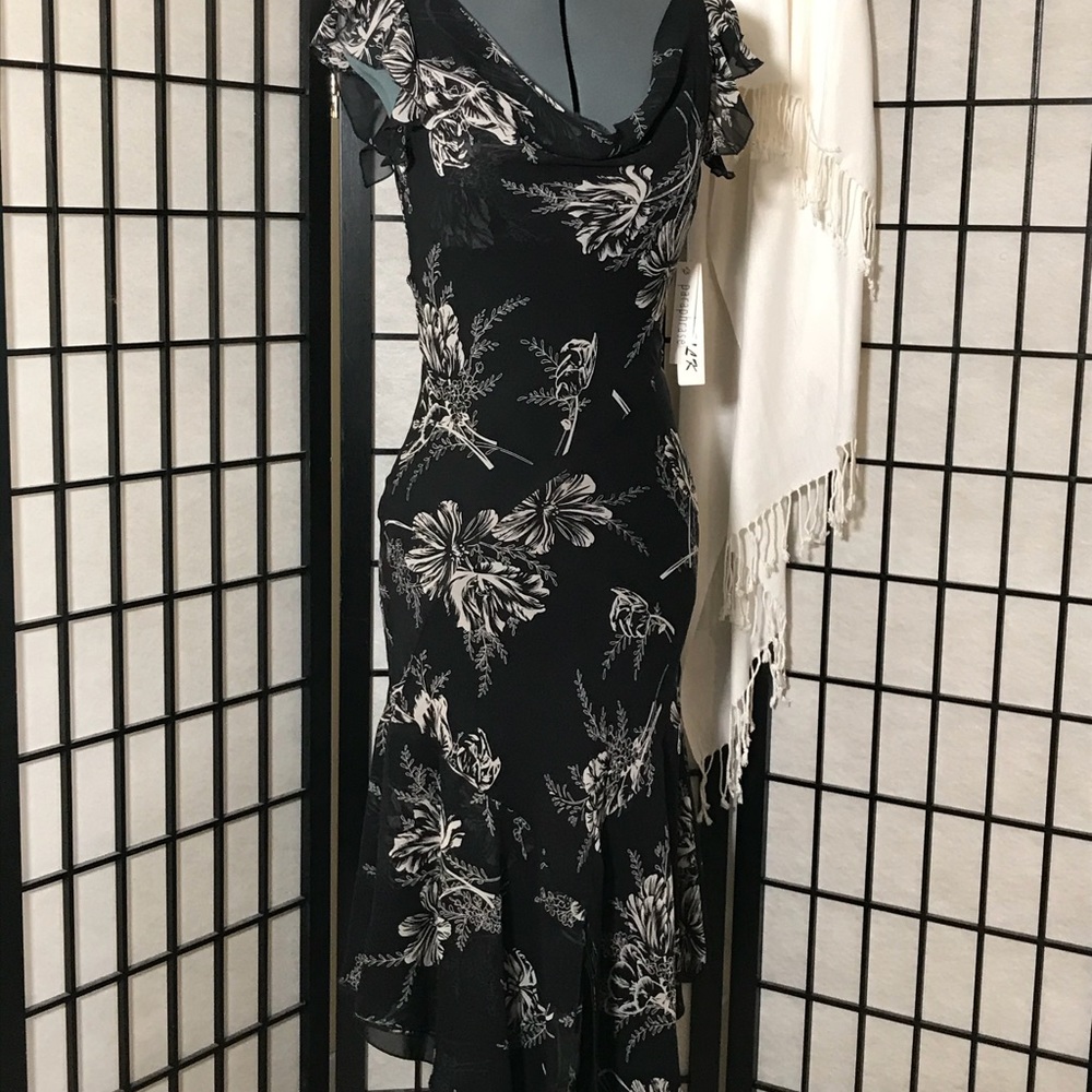 Cute Ruffle Dress - Picture 3 of 5